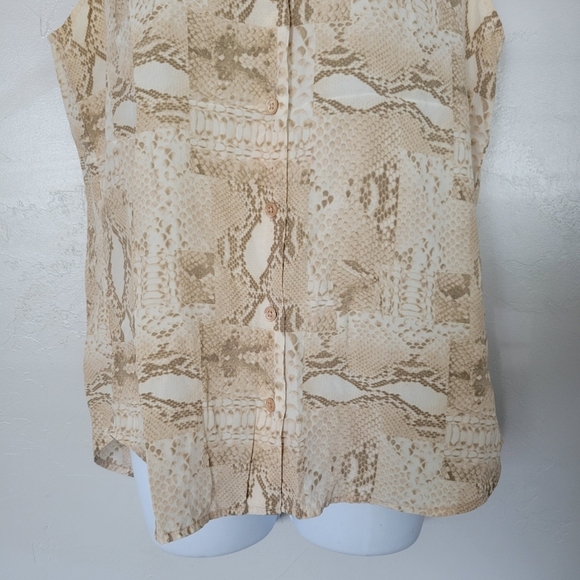 Equipment Women's Small 100% Silk Tan White Snakeskin Sleeveless Blouse Button - Picture 4 of 8